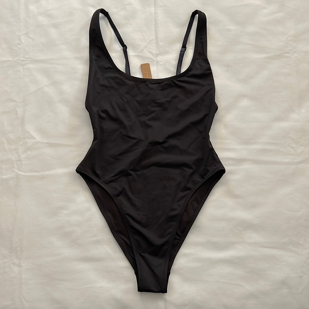 SKIMS SWIM SCOOP NECK ONE PIECE